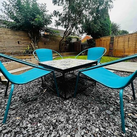 Entire Modern House In Tamworth - 2 Double Beds + Free Parking Villa Eksteriør bilde
