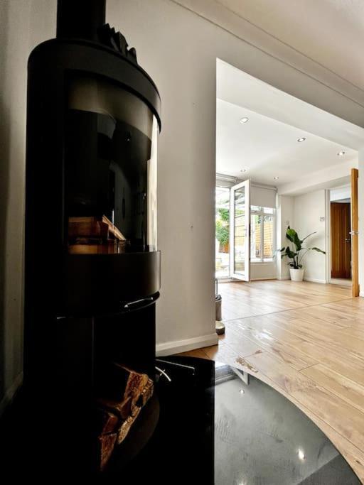 Entire Modern House In Tamworth - 2 Double Beds + Free Parking Villa Eksteriør bilde