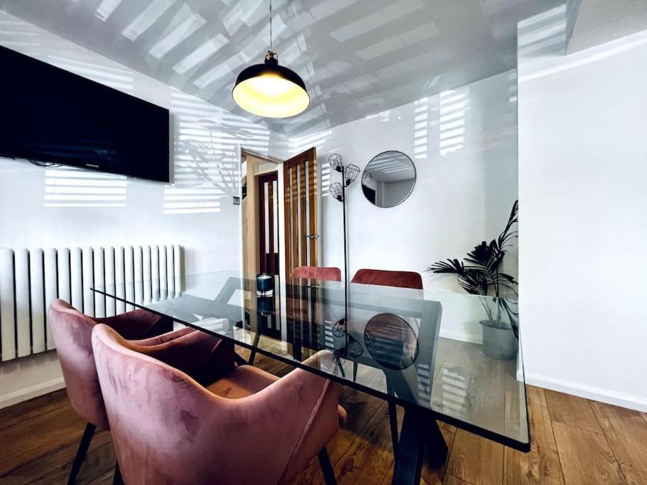 Entire Modern House In Tamworth - 2 Double Beds + Free Parking Villa Eksteriør bilde