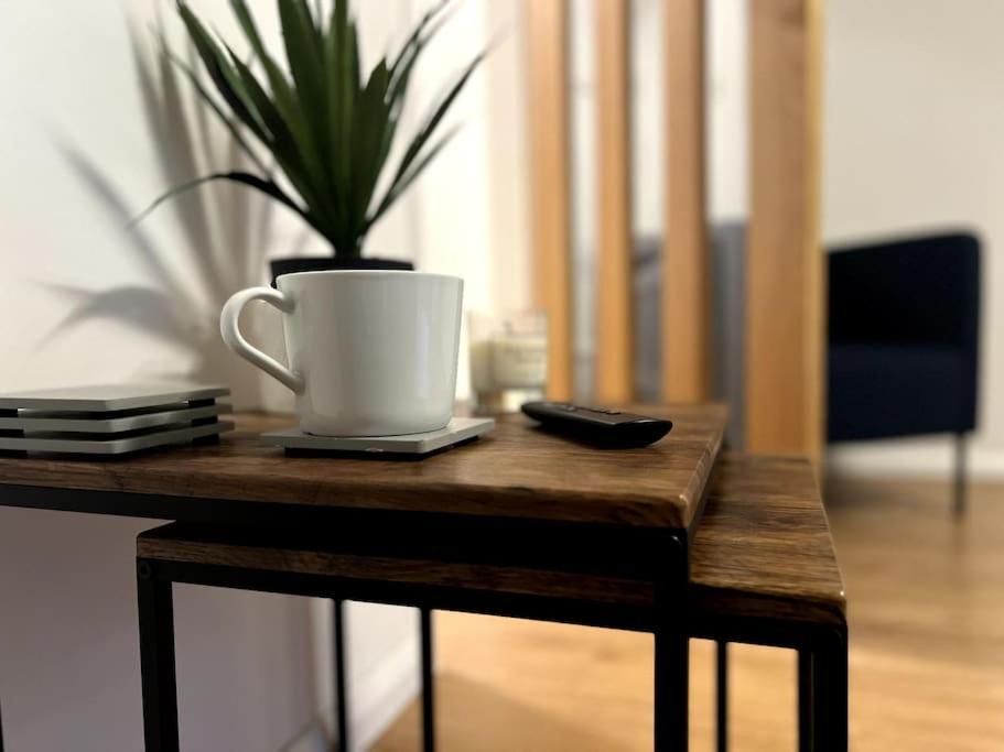 Entire Modern House In Tamworth - 2 Double Beds + Free Parking Villa Eksteriør bilde
