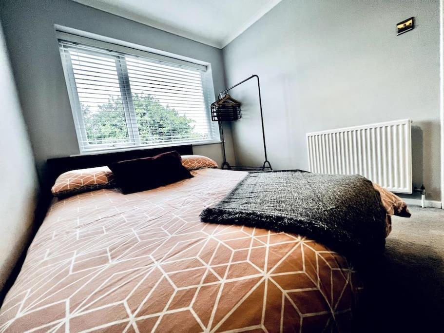 Entire Modern House In Tamworth - 2 Double Beds + Free Parking Villa Eksteriør bilde