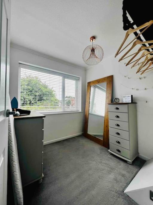 Entire Modern House In Tamworth - 2 Double Beds + Free Parking Villa Eksteriør bilde